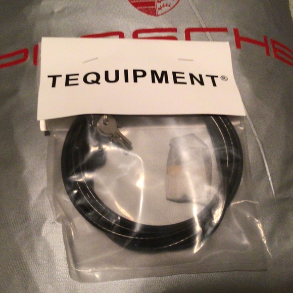 Porsche 986 Boxster Car Cover and Lock. - Unused - Picture 8 of 9